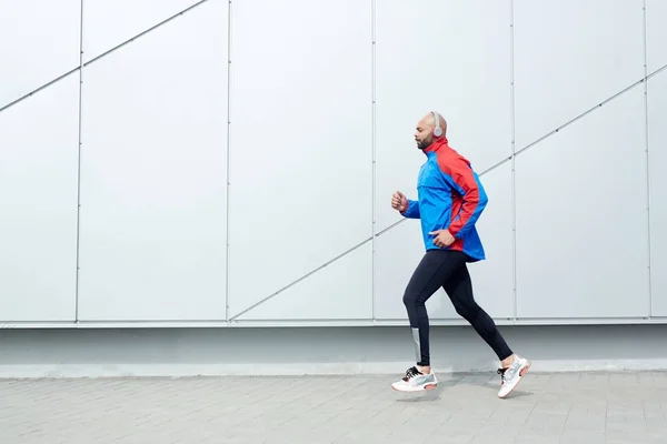 Marathone Runner Açık Havada Eğitim Kulaklıklar Ile — Stok fotoğraf