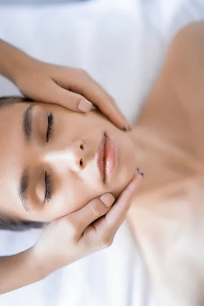 Relaxed Young Woman Having Her Face Massaged Dayspa Salon — Stock Photo, Image