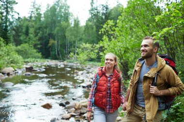 Birkaç turist, orman görme arıyorsunuz