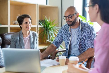 Grup satış oranı borsa üzerinde tartışmaya emin kültürlerarası Broker