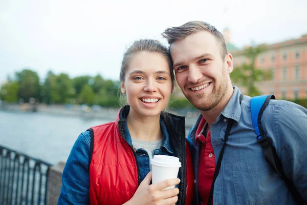 Urlaub Eines Verliebten Paares Urlaubsort Oder Einer Fremden Stadt — Stockfoto