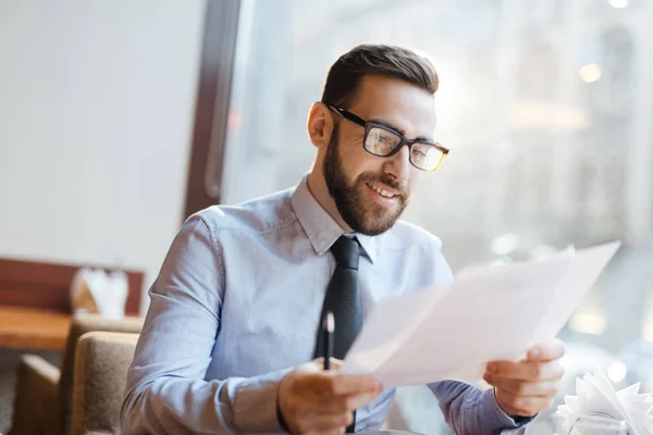 Successful Businessman Reading Papers Cafe — Stock Photo, Image