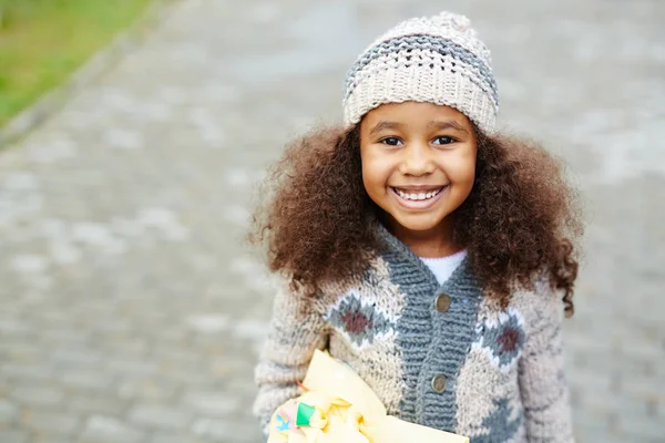 Portrait Cute African American Girl Looking Camera Smiling Wearing Knit — Stock Photo, Image