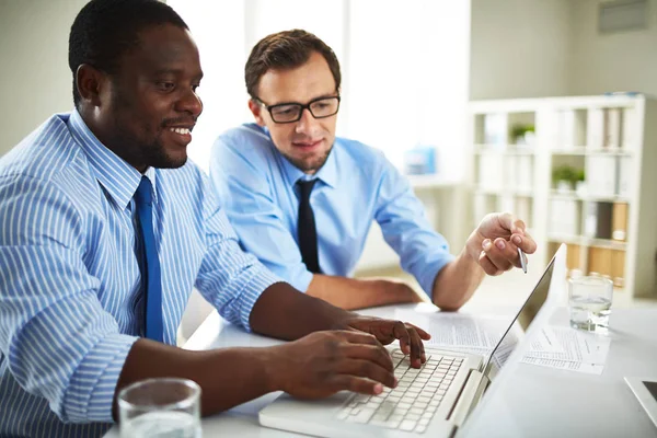 Waist Portrait Two Male Financial Managers Preparing Annual Accounting Reports — Stock Photo, Image