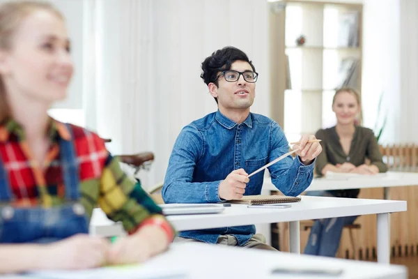 Ragazzo Intelligente Che Ascolta Insegnante Seminario — Foto Stock