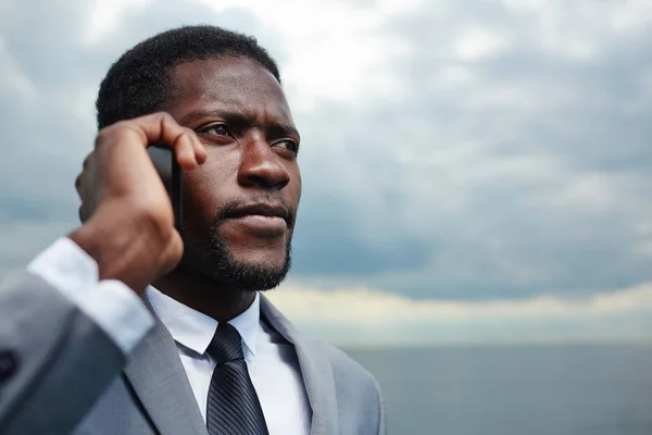 Hombre Negocios Tenso Con Teléfono Inteligente Llamando Aire Libre Tiempo — Foto de Stock