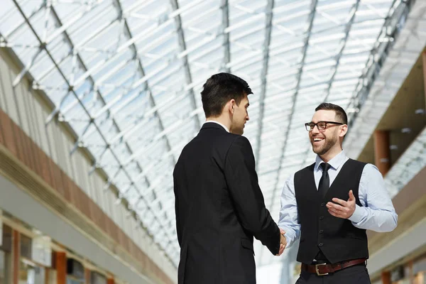 Portrait Modern Entrepreneur Greeting Business Partner Handshake Smiling Office Building — Stock Photo, Image