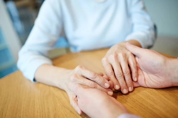 Couple Affectionate Seniors Holding Hands — Stock Photo, Image