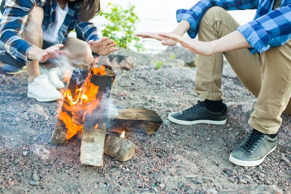 Two Campers Keeping Hands Bonfire Summer Evening — Stock Photo, Image
