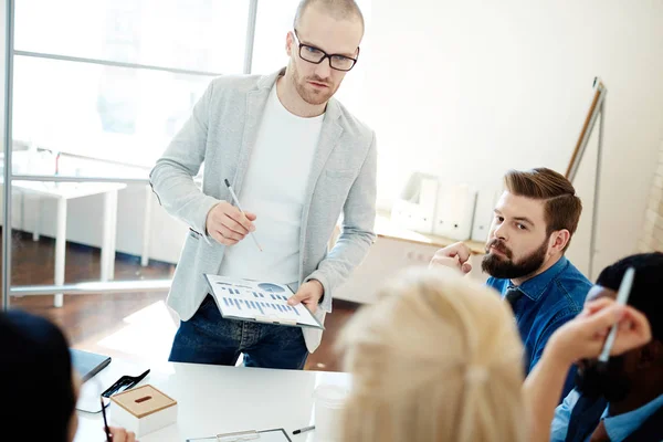 Gruppo Multietnico Manager Che Scambiano Idee Durante Incontro Bel Team — Foto Stock