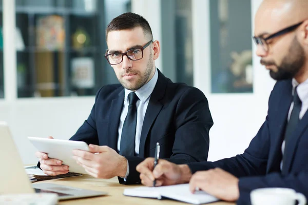 Serious Businessman Eyeglasses His Colleague Planning Work — Stock Photo, Image