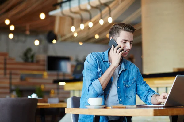 Jobless Guy Looking Vacancies Net Phoning Make Appointments Employers — Stock Photo, Image