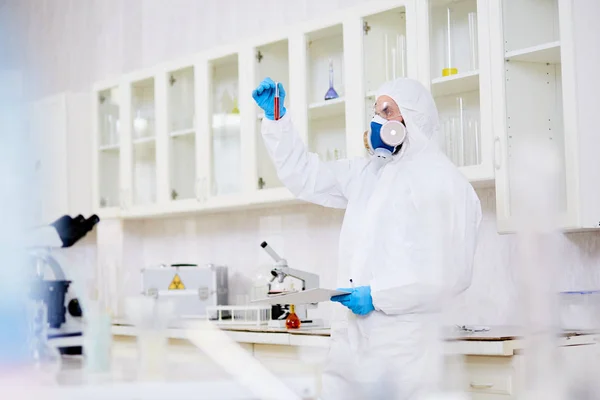 Man Protective Uniform Gloves Looking Toxic Liquid Flask Work — Stock Photo, Image