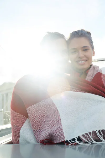 Gelukkig Amoureuze Sweethearts Genieten Van Hun Zomer Reizen — Stockfoto