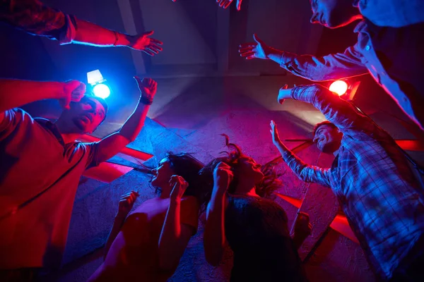 Les Jeunes Danseurs Amusent Dans Boîte Nuit — Photo