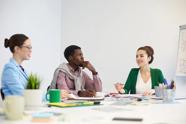 Consulenza Dei Dipendenti Sui Punti Presentazione — Foto Stock