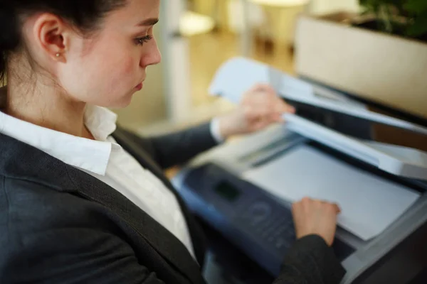 Young Businesswoman Making Copies Financial Documents Xerox — Stock Photo, Image