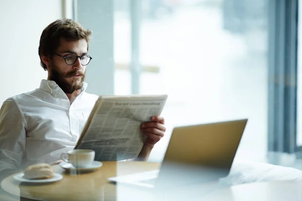Seerious Man Reading Vacancy Adverts Newspaper — Stock Photo, Image