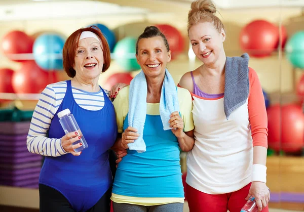 Pretty Mature Women Activewear Looking Camera Gym — Stock Photo, Image