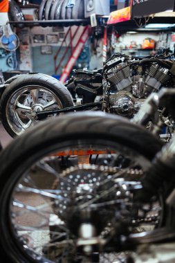 Satır sökülüp motosiklet tuning ve mekanik atölye özelleştirmek için ayarla