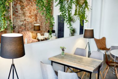 Küçük rahat Restoran oturaklı ayrılmış tablo