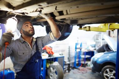 Araba Servisi çalışan makinelerin onarımı