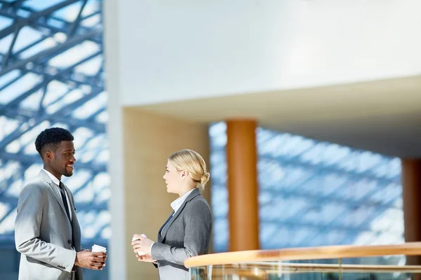 Koffiepauze Van Jonge Managers Kantoorgebouw — Stockfoto