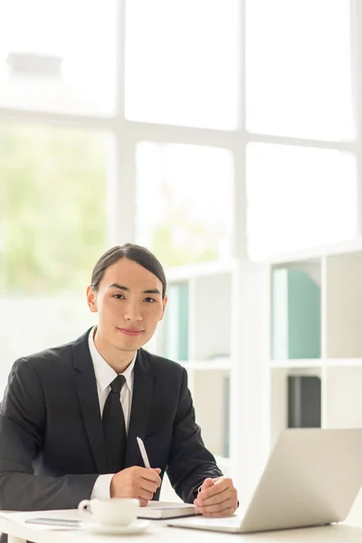 Young Financial Expert Sitting Workplace Laptop Front — Stock Photo, Image