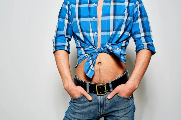 Close Shot Unrecognizable Man Wearing Checked Shirt Knotted Waist Standing — Stock Photo, Image