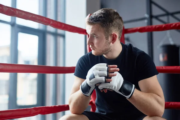 Mix Fighter Concentrating New Battle — Stock Photo, Image