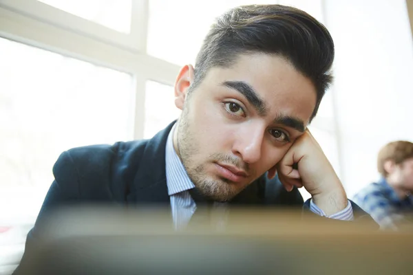 Young Staff Looking Camera Tiredness — Stock Photo, Image