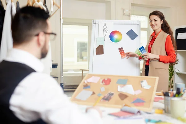 Diseñadores Moda Eligen Colores Moda Para Una Nueva Colección Temporada — Foto de Stock