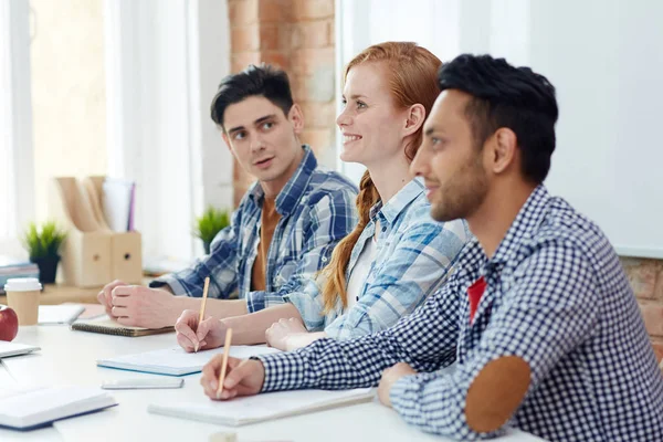 Estudantes Inteligentes Que Frequentam Curso Design Criativo Escola Técnica — Fotografia de Stock