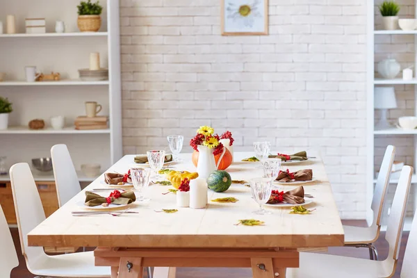 Six Chairs Festive Table Served Celebrating Thanksgiving — Stock Photo, Image