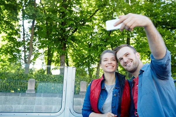 Mladí Dobrodruzi Takže Selfie Při Cestování Parník — Stock fotografie