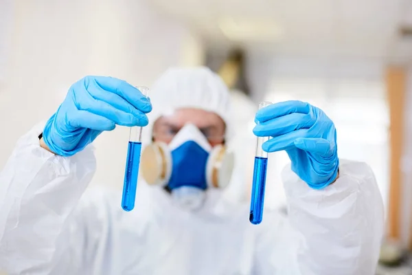 Close Shot Unrecognizable Chemist Protective Clothing Looking Test Tubes Biohazard — Stock Photo, Image