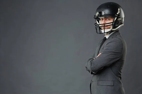 Zijaanzicht Van Middelste Volwassen Zakenman Dragen Van American Football Helm — Stockfoto