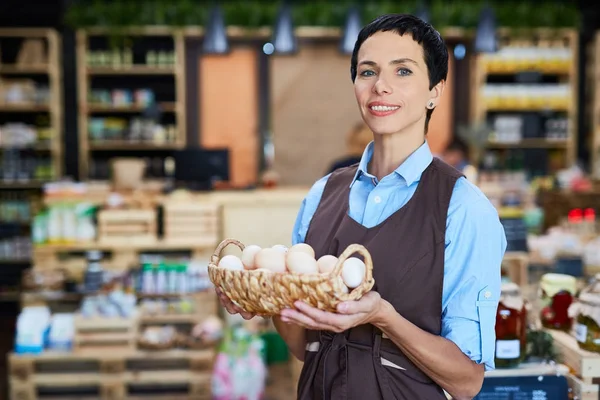 Waist Portrait Attractive Middle Aged Shop Assistant Looking Camera Confident — Stock Photo, Image