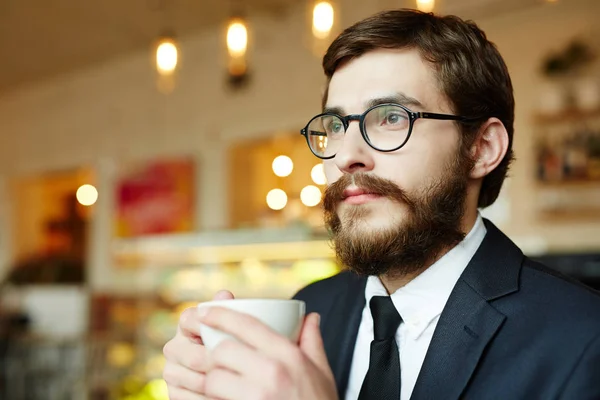 Empresário Pensativo Com Xícara Chá Contemplando Intervalo Café — Fotografia de Stock