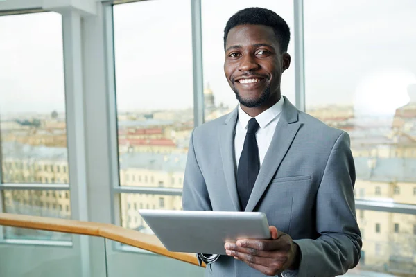 Succesvolle Bankier Met Touchpad Line Werkt — Stockfoto