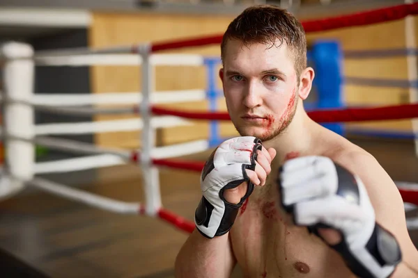 Portrait Strong Muscular Man Looking Camera Determination Finishing Fight Boxing — Stock Photo, Image