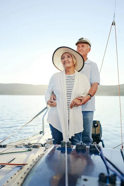 Ältere Reisende Genießen Sommerurlaub — Stockfoto