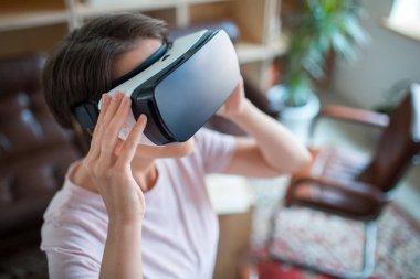 Unreal dünya hayali sahneleri zevk vr kulaklık ile genç yaş