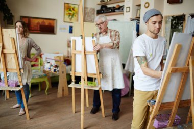 Öğrenci çalışma veya studio Sanat Okulu çizim