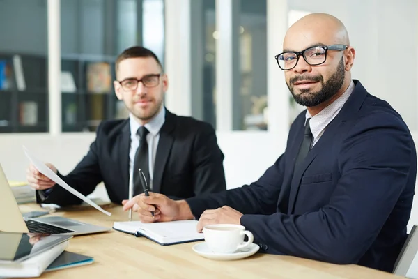 Young Businessmen Planning Work Reading Documents Office — Stock Photo, Image