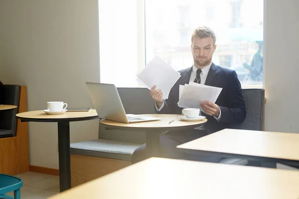 Businessman Reading Papers While Sitting Cafe — Stock Photo, Image