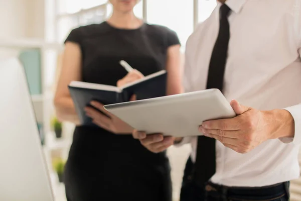 Close Shot Unrecognizable Colleagues Analyzing Statistic Data Presented Digital Tablet — Stock Photo, Image