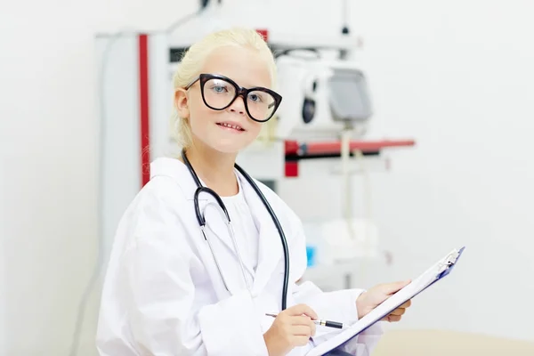 Little Medical Expert Uniform Pointing Document While Looking Camera — Stock Photo, Image