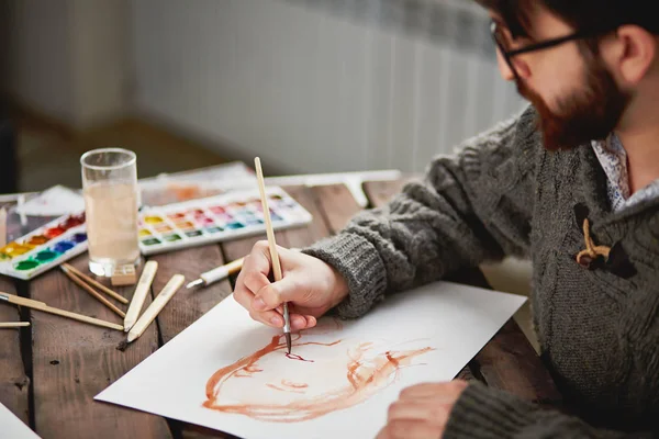 Creatieve Man Schilderij Jonge Vrouw Met Aquarellen — Stockfoto