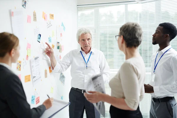 Multi Ethnic Group Managers Gathered Together Modern Boardroom Brainstorming Joint — Stock Photo, Image